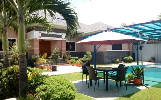 Bungalow with Swimming Pool For Sale in Pampanga