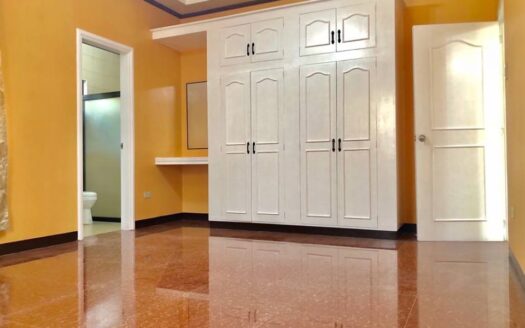Bungalow House For Rent in Sunset Valley Mansions