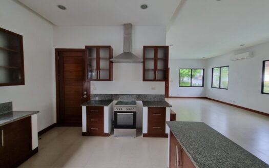 Bungalow with 3BR For Rent in Angeles City Pampanga
